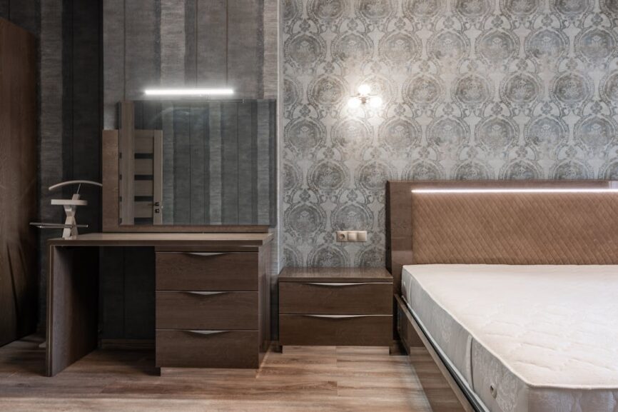 Vintage damask wallpaper